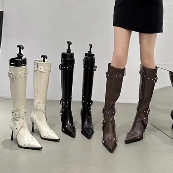 Осенью и зимой 2023 года Новые женские модные длинные сапоги с заклепками на высоком каблуке w-0c088